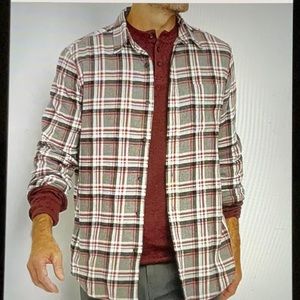 NWT men’s St John’s Bay classic fit signature flannel button down shirt, size M